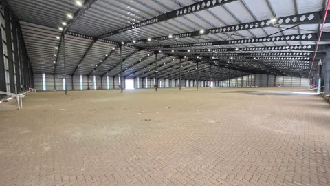 13 Chilvers Street has a 10500m² warehouse and industrial property available to let (12)